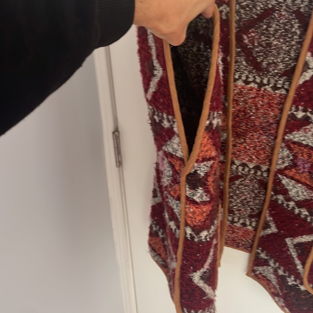 Perfect Condition Poncho - Picture 5 of 6